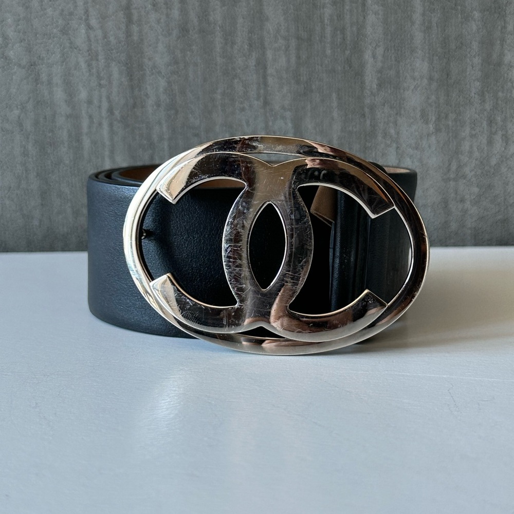 Authentic Vintage 2006 Chanel Logo Coco Mark Black Leather Belt Silver S/M 80/32